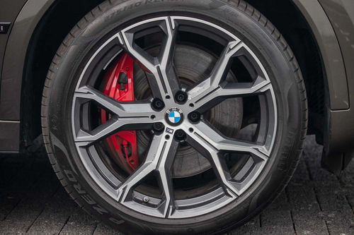 BMW X6 M60i