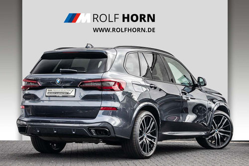 BMW X5 M50i