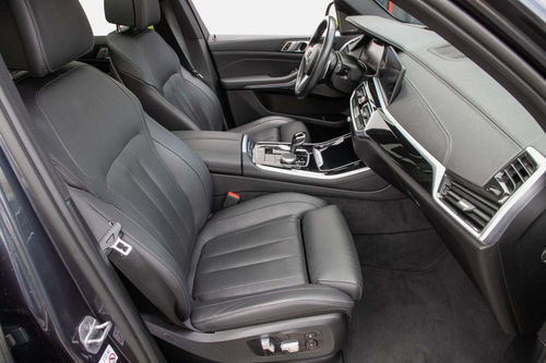 BMW X5 M50i