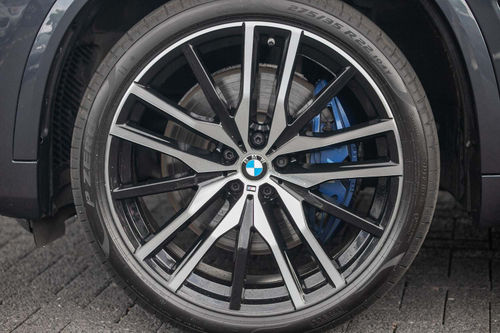 BMW X5 M50i