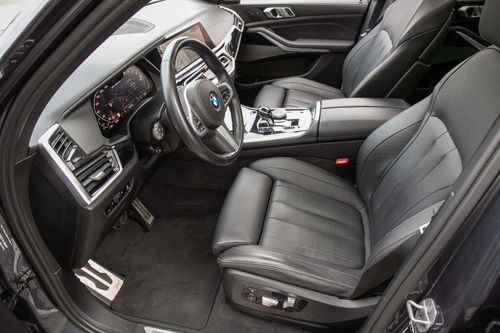 BMW X5 M50i