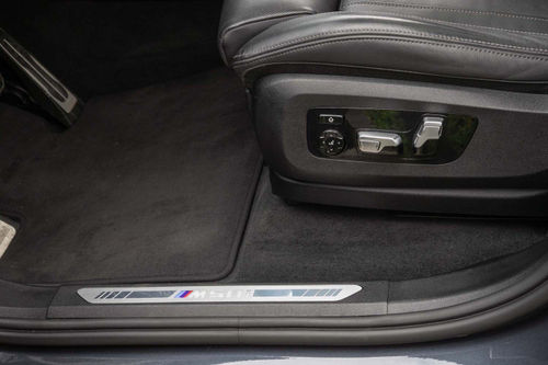 BMW X5 M50i
