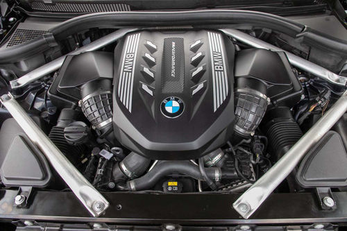 BMW X5 M50i