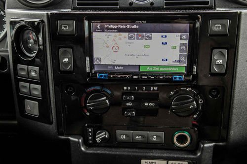 Land Rover Defender 90 TD4 Station Wagon Rough 2