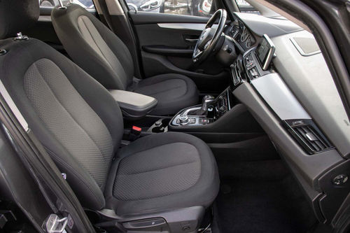 BMW 220i Active Tourer Advantage