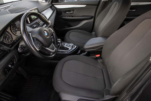 BMW 220i Active Tourer Advantage