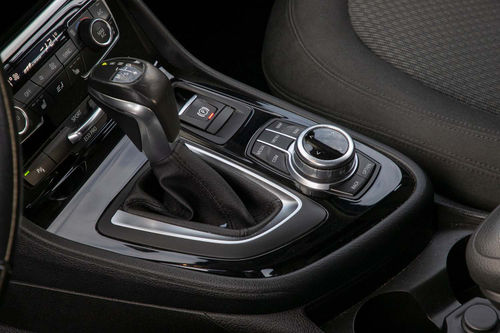 BMW 220i Active Tourer Advantage