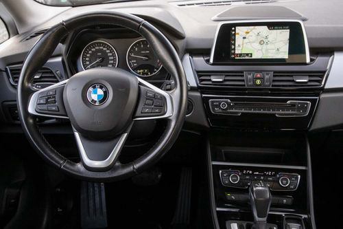 BMW 220i Active Tourer Advantage