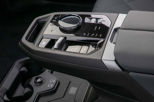BMW iX xDrive60