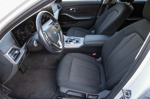BMW 320e Touring Auto